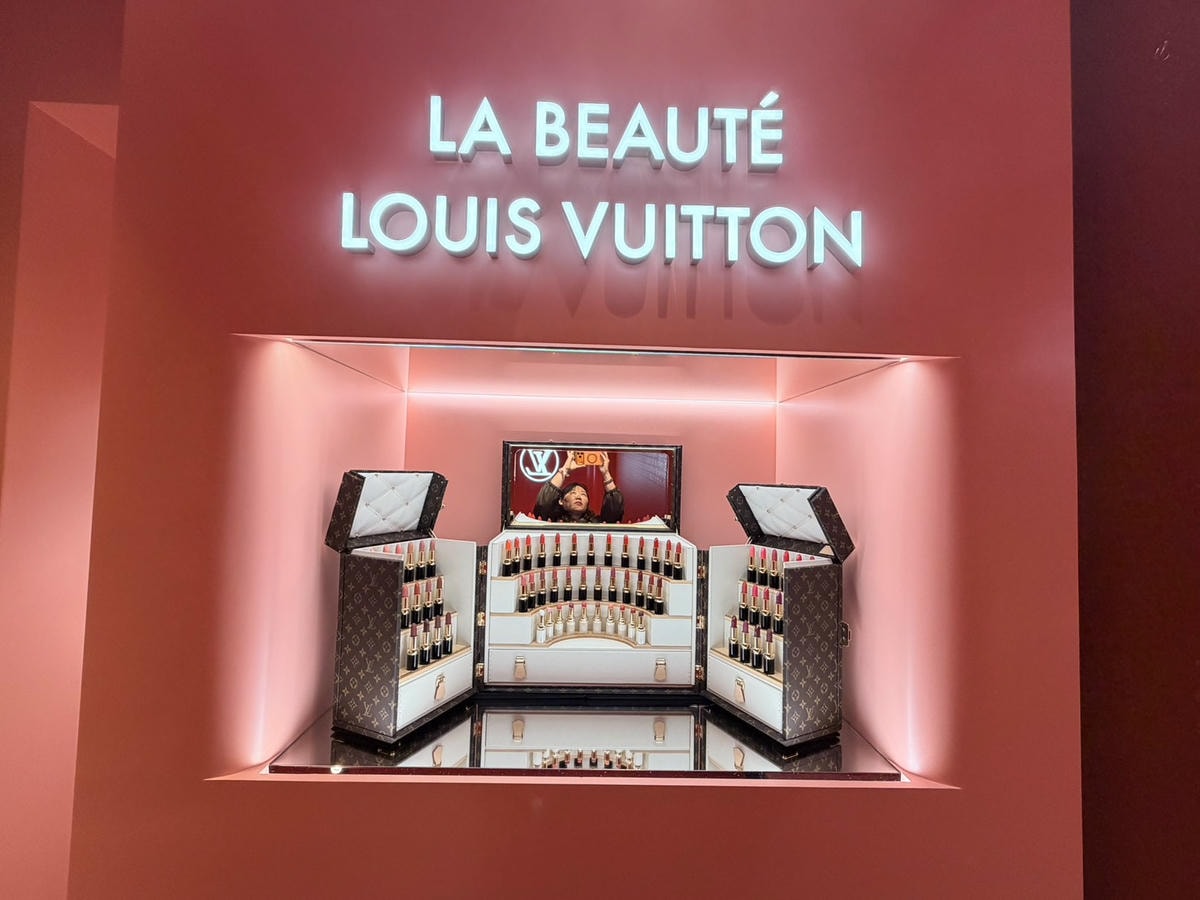 奢華的色彩宇宙:2026 LV La Beauté 彩妝實驗沙龍微風信義開箱體驗 - 第1張圖 奢華的色彩宇宙:2026 LV La Beauté 彩妝實驗沙龍微風信義開箱體驗